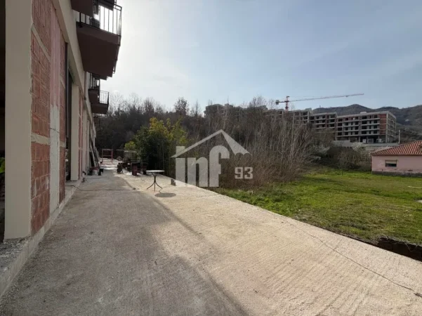Tirane, shitet dyqan Kati 0, 280 m² 700.000 € (TEK LIQENI I THATË)