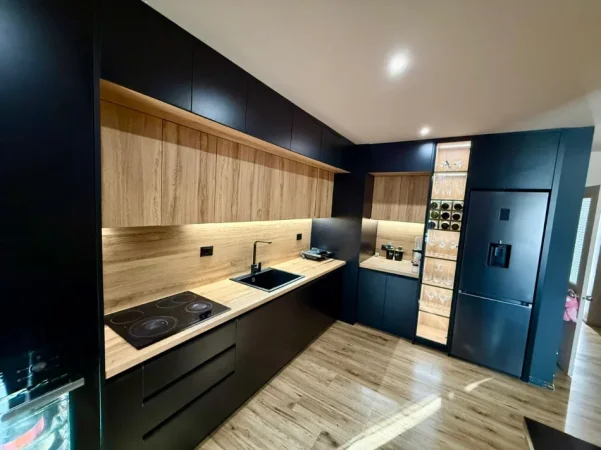 Tirane, shitet apartament 3+1 Kati 8, 132 m² 200.000 €