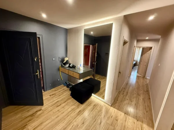 Tirane, shitet apartament 3+1 Kati 8, 132 m² 200.000 €