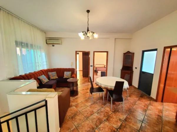 Tirane, jepet me qera apartament 2+1+Ballkon Kati 2, 97 m² 600 € (RRUGA E DURRESIT)