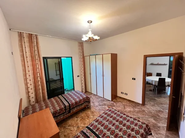 Tirane, jepet me qera apartament 2+1+Ballkon Kati 2, 97 m² 600 € (RRUGA E DURRESIT)