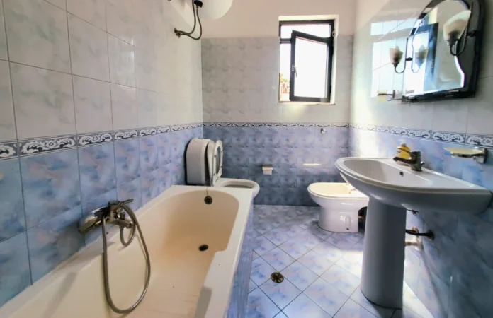 Tirane, jepet me qera apartament 2+1+Ballkon Kati 2, 97 m² 600 € (RRUGA E DURRESIT)