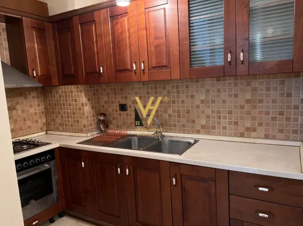 Tirane, jepet me qera apartament 1+1+Ballkon Kati 3, 85 m² 570 € (KODRA E DIELLIT)