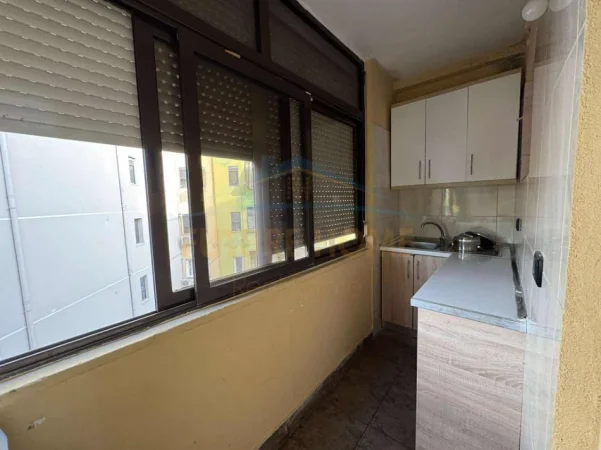 Tirane, jepet me qera apartament 1+1 Kati 5, 60 m² 500 € (Stadiumi Dinamo)