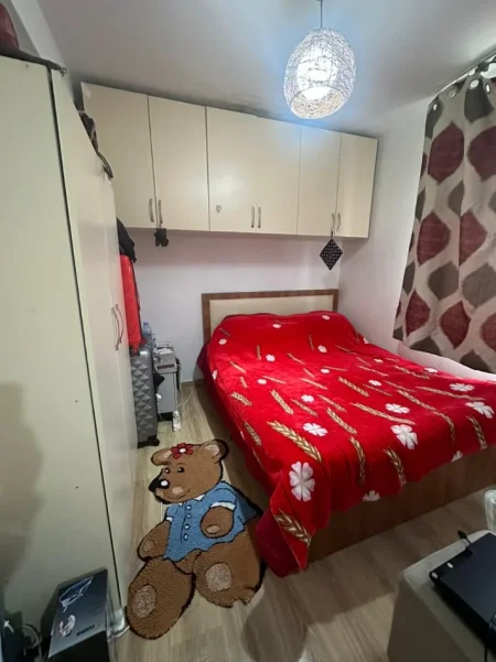 Tirane, jepet me qera Vile 1+1 Kati 2, 40 m² 350 € (Qender/Rr.Cameria/Posta Shqiptare)