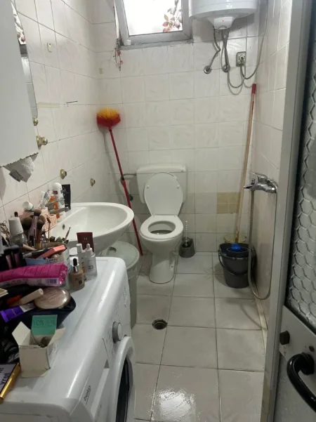 Tirane, jepet me qera Vile 1+1 Kati 2, 40 m² 350 € (Qender/Rr.Cameria/Posta Shqiptare)