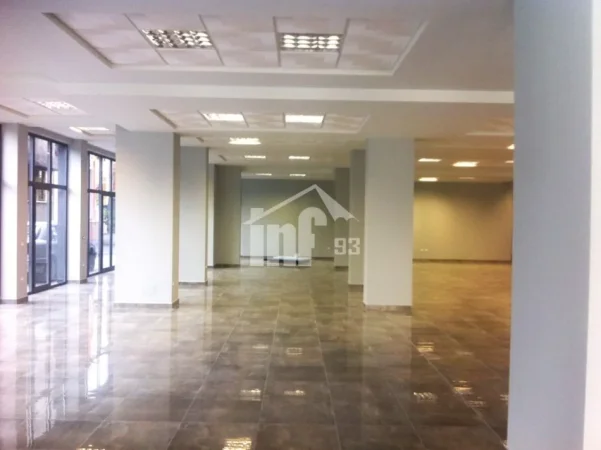 Tirane, jepet me qera zyre Kati 0, 412 m² 5.000 € (RRUGA E “DIBRËS”, TE SELVIA)
