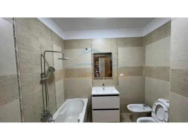Tirane, shitet apartament 2+1 , 115 m² 266.000 € (stacioni trenit)