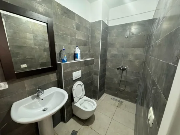 Tirane, jepet me qera apartament 1+1 Kati 4, 52 m² 350 € (sokrat miho)