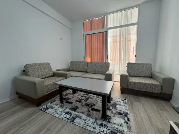 Tirane, jepet me qera apartament 1+1 Kati 4, 52 m² 350 € (sokrat miho)