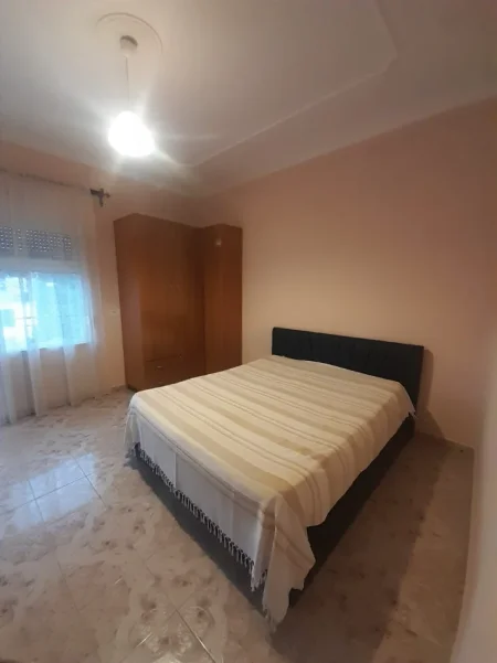 Tirane, jepet me qera Vile 2+1 Kati 1, 80 m² 300 € (Tregu Elektrik, Tiranë.)