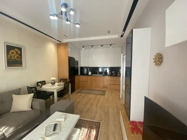 Tirane, jepet me qera apartament 1+1+Ballkon , 65 000 Leke (21 Dhjetori)