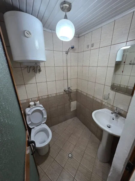 Tirane, jepet me qera apartament 1+1+Ballkon Kati 10, 65 m² 400 € (DON BOSKO)