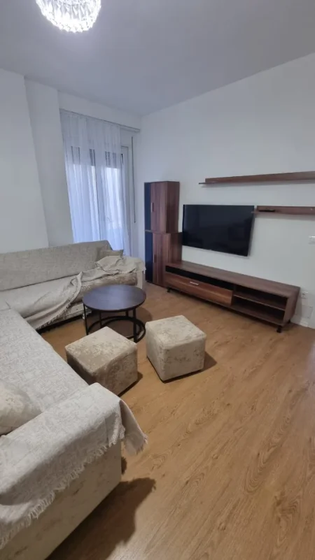 Tirane, jepet me qera apartament 1+1 Kati 7, 65 m² 600 € Don Bosko