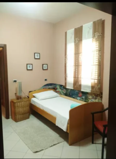 Tirane, jepet me qera Vile 2+1+Ballkon Kati 2, 450 €