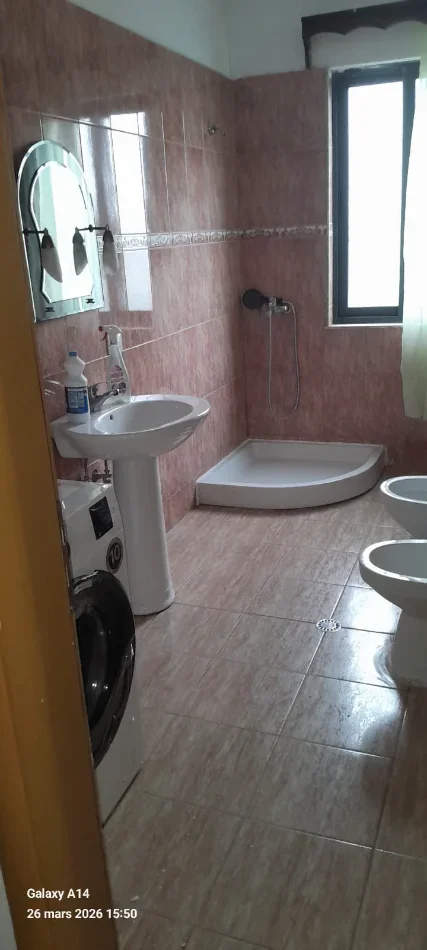 Tirane, jepet me qera apartament 2+1+Ballkon Kati 5, 86 m² 430 € 