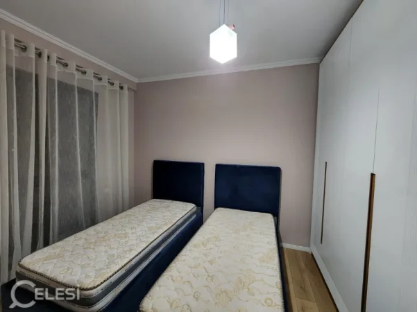 Tirane, jepet me qera apartament 2+1+Ballkon Kati 6, 114 m² 750 € (RRUGA E DIBRES)
