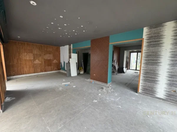 Tirane, shitet dyqan Kati 0, 100 m² 700.000 € 