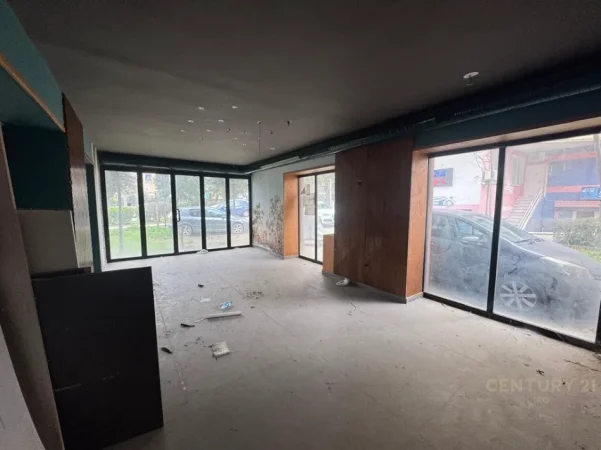 Tirane, shitet dyqan Kati 0, 100 m² 700.000 € 