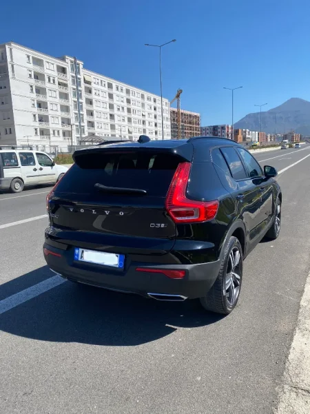 Tirane, shitet Volvo XC40 R-Design 4x4, viti 2021