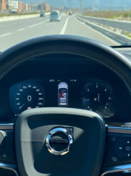 Tirane, shitet Volvo XC40 R-Design 4x4, viti 2021