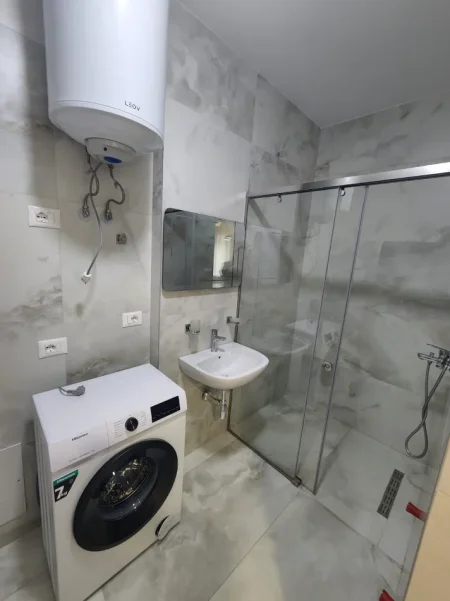 Tirane, jepet me qera apartament 2+1 Kati 6, 114 m² 750 € (Farmacia 10)