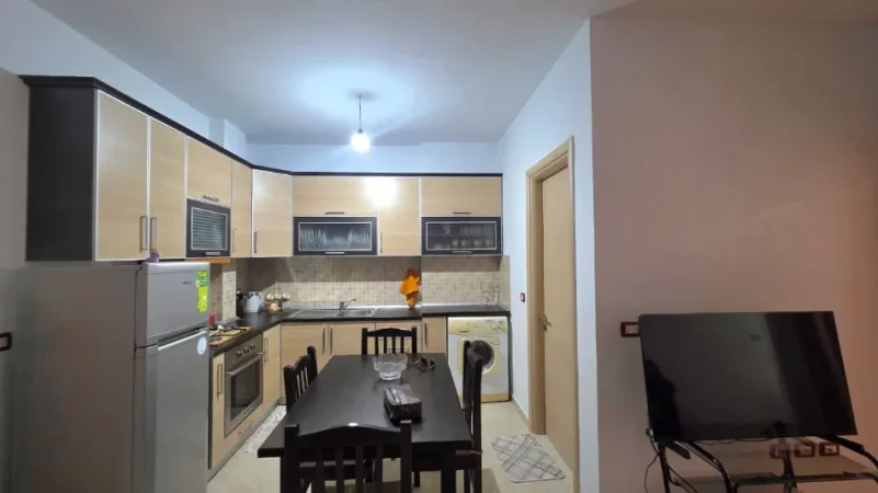 Vlore - Lungomare, jepet me qera apartament 1+1 Kati 6, 72 m² 420 € (Lungomare, pas Bar Hannover, Vlore)