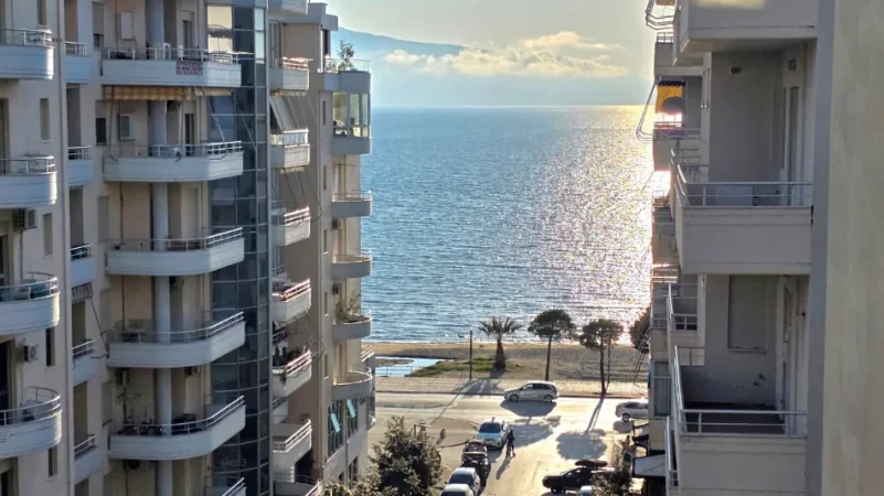 Vlore - Lungomare, jepet me qera apartament 1+1 Kati 6, 72 m² 420 € (Lungomare, pas Bar Hannover, Vlore)