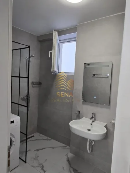 Tirane, jepet me qera apartament 2+1+Ballkon Kati 3, 83 m² 650 € (Liqeni i Tthate)