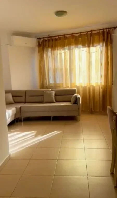 Tirane, jepet me qera apartament 2+1+Ballkon Kati 4, 112 m² 650 € (tek Selvia)