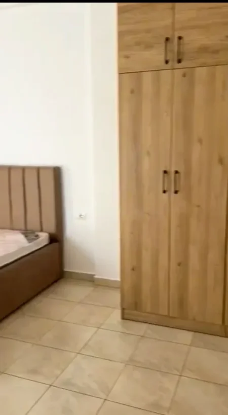 Tirane, jepet me qera apartament 2+1+Ballkon Kati 4, 112 m² 650 € (tek Selvia)