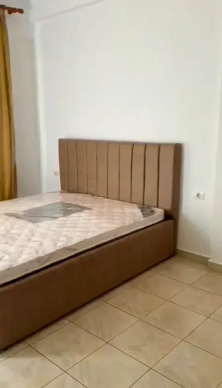 Tirane, jepet me qera apartament 2+1+Ballkon Kati 4, 112 m² 650 € (tek Selvia)