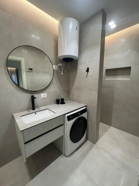 Tirane, jepet me qera apartament 1+1 Kati 5, 67 m² 700 € (Residenca Erlis)