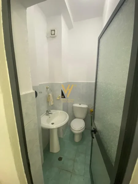 Tirane, jepet me qera dyqan Kati 0, 40 m² 570 € (STADIUMI DINAMO)