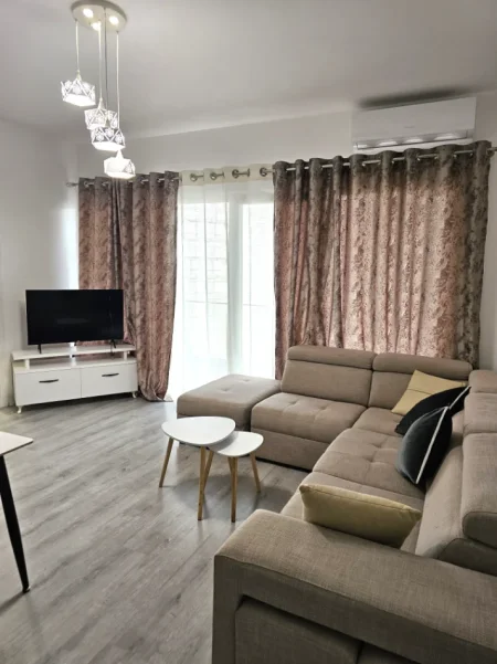 🏡 JEPET ME QERA APARTAMENT 2+1 TEK RRUGA 5 MAJI,   700 Euro