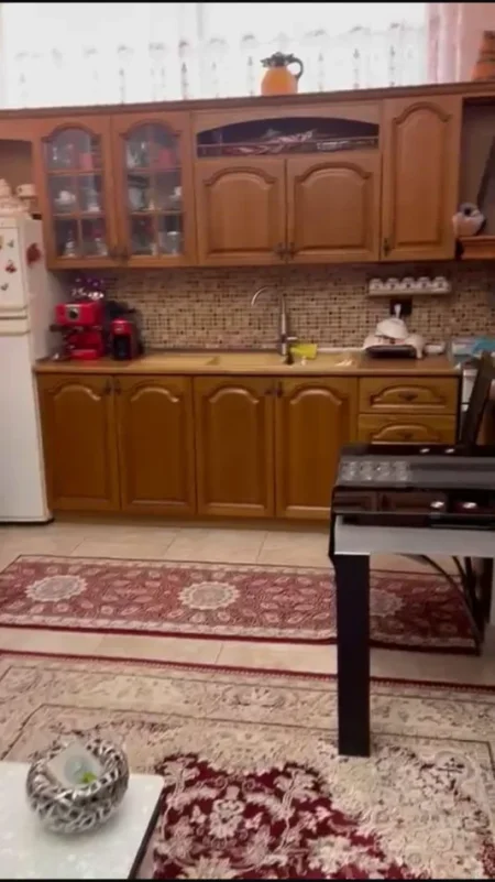 Tirane, jepet me qera apartament 2+1+Ballkon Kati 2, 70 m² 700 € (ISH EKSPOZITA)