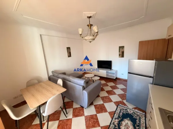 Tirane, jepet me qera apartament 2+1+Ballkon Kati 3, 110 m² 682 € 