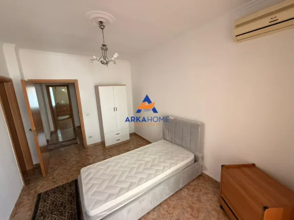 Tirane, jepet me qera apartament 2+1+Ballkon Kati 3, 110 m² 682 € 