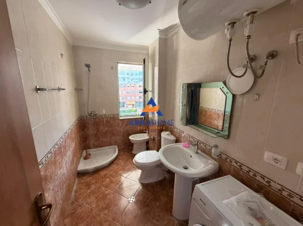 Tirane, jepet me qera apartament 2+1+Ballkon Kati 3, 110 m² 682 € 