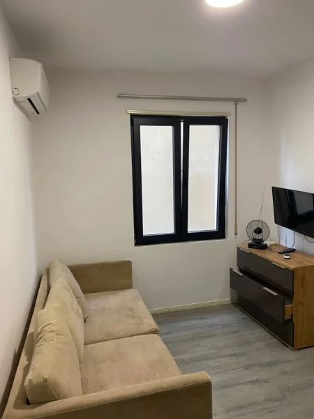 Tirane, jepet me qera apartament 1+1 Kati 2, 55 m² 350 € (Residenca Klensi Astir)