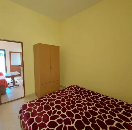Tirane, jap me qera shtepi 1+1 Kati 1, 30 m² 300 € 