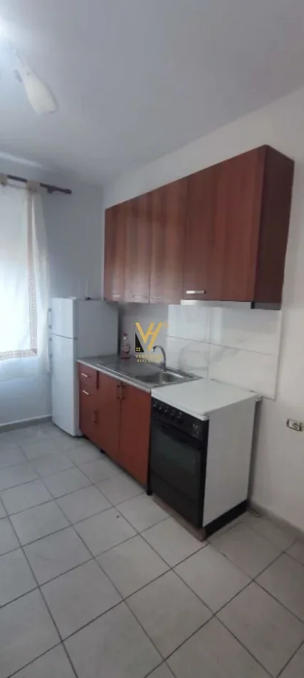 Tirane, jepet me qera apartament 1+1+Ballkon Kati 2, 65 m² 450 € (RRUGA SAMI FRASHERI)