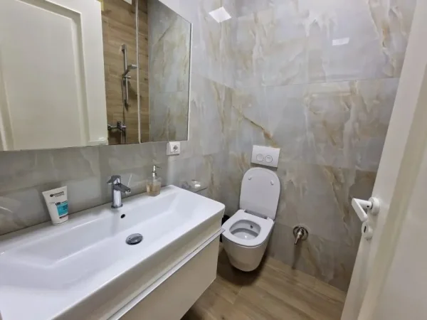 Tirane, shitet apartament 3+1+Ballkon Kati 8, 137 m² 350.000 € (MINE PEZA)