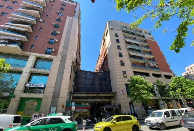 SHITET : Ambient Biznesi📍Qendra Galeria (Rruga e Barrikadave) - 160,000€ - S.68m² - Kati.2 || Mundesi shume e mire Investimi🔥