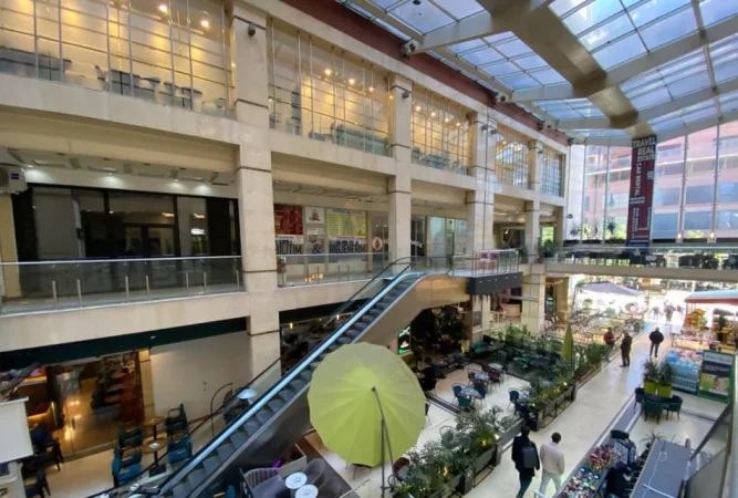 SHITET : Ambient Biznesi📍Qendra Galeria (Rruga e Barrikadave) - 160,000€ - S.68m² - Kati.2 || Mundesi shume e mire Investimi🔥