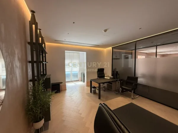 Tirane, jepet me qera zyre Kati 1, 190 m² 3.325 € (Rruga e Elbasanit)