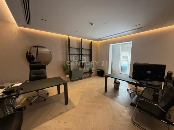 Tirane, jepet me qera zyre Kati 1, 190 m² 3.325 € (Rruga e Elbasanit)