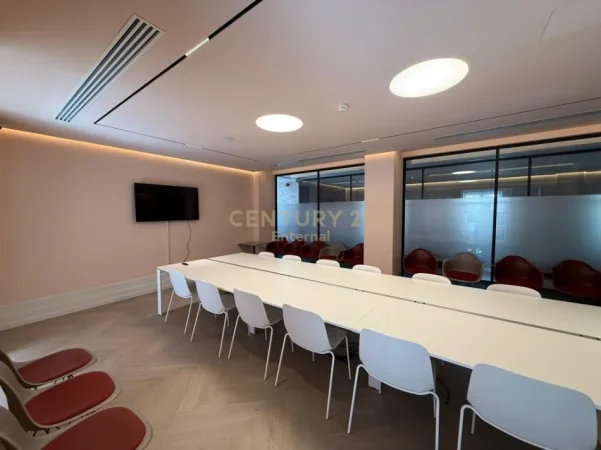 Tirane, jepet me qera zyre Kati 1, 190 m² 3.325 € (Rruga e Elbasanit)