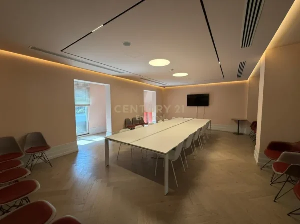 Tirane, jepet me qera zyre Kati 1, 190 m² 3.325 € (Rruga e Elbasanit)