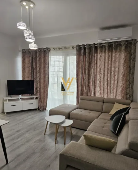 Tirane, jepet me qera apartament 2+1+Ballkon Kati 3, 78 m² 700 € (RRUGA E DIBRES)
